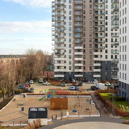 Bright Apartment Obroncow Wybrzeza With Parking By Noclegi Renters Gdansk Exterior photo