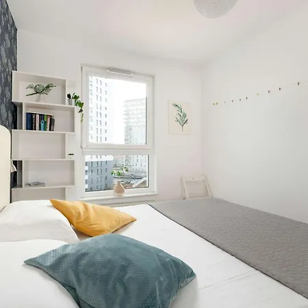 Bright Apartment Obroncow Wybrzeza With Parking By Noclegi Renters Gdansk Exterior photo