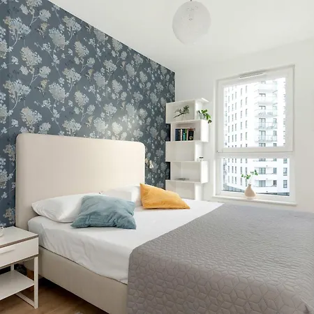 Bright Apartment Obroncow Wybrzeza With Parking By Noclegi Renters Gdansk Exterior photo