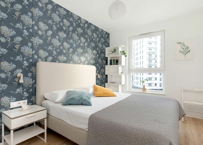 Bright Apartment Obroncow Wybrzeza With Parking By Noclegi Renters