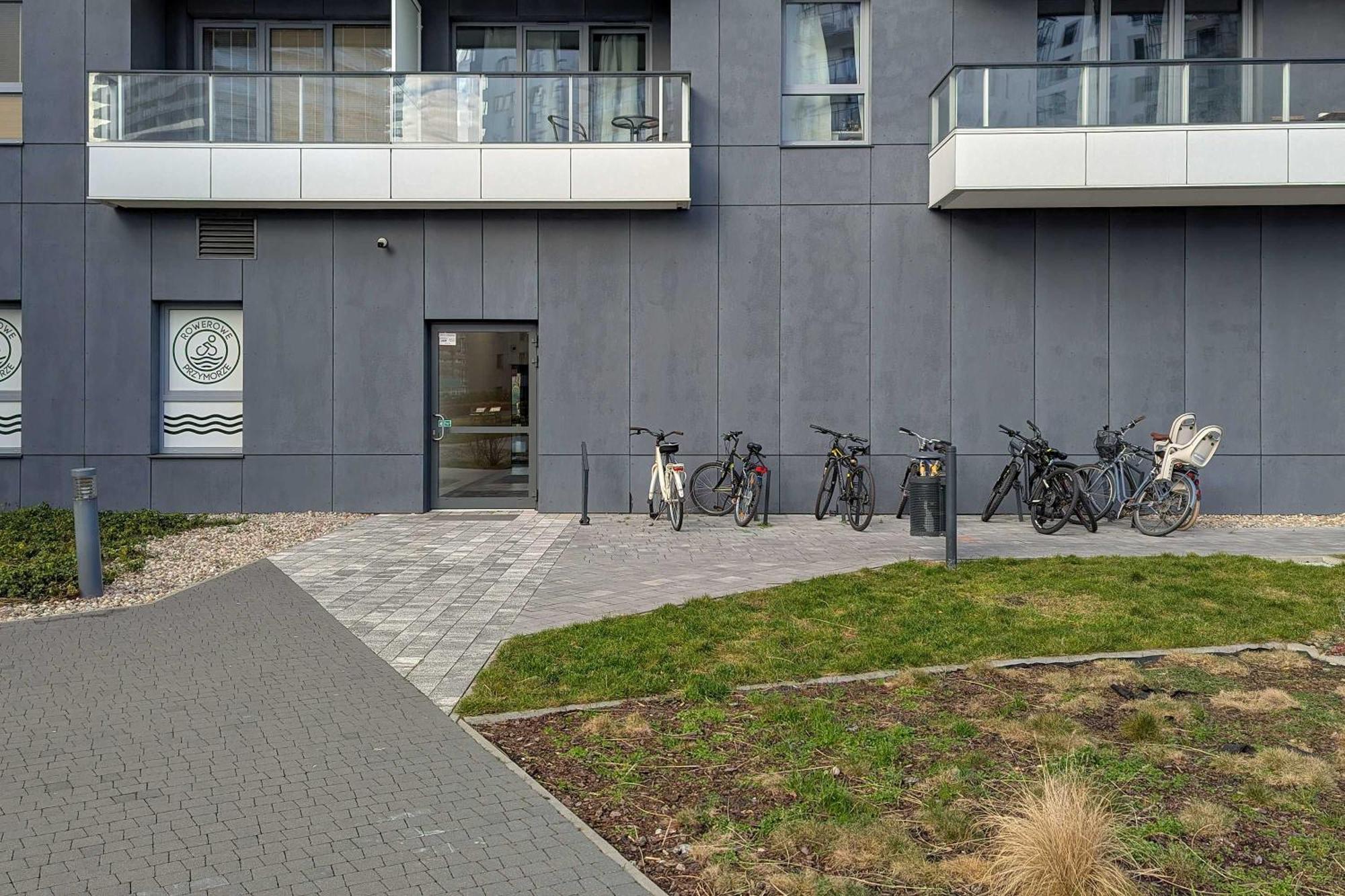 Apartment Bright Obroncow Wybrzeza With Parking By Renters *