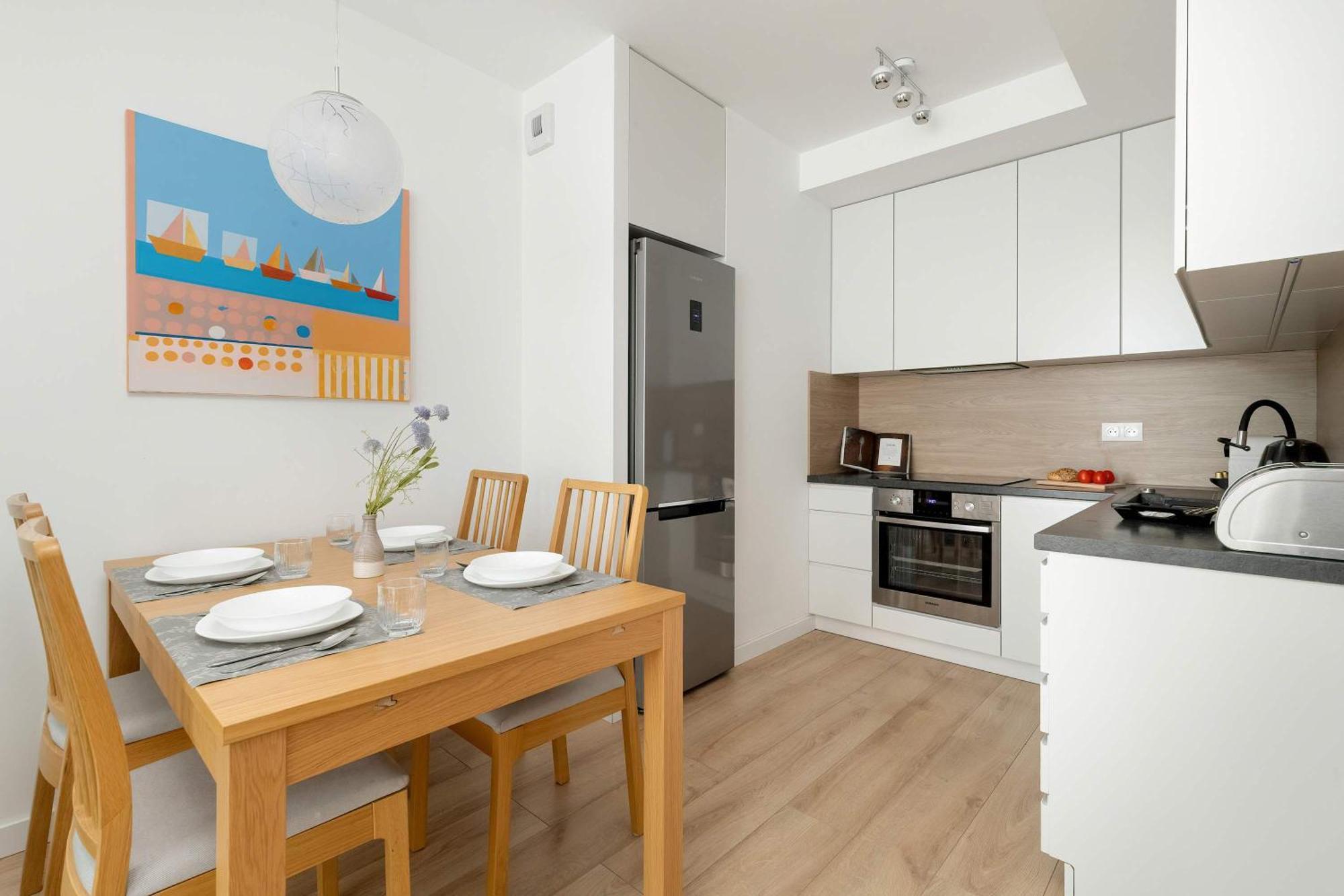 Bright Obroncow Wybrzeza With Parking By Renters Apartment *