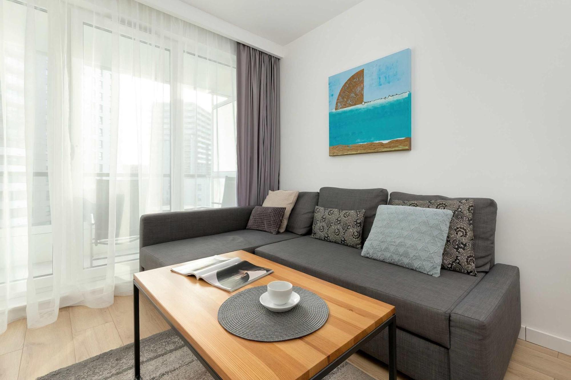 Bright Obroncow Wybrzeza With Parking By Renters Apartment *