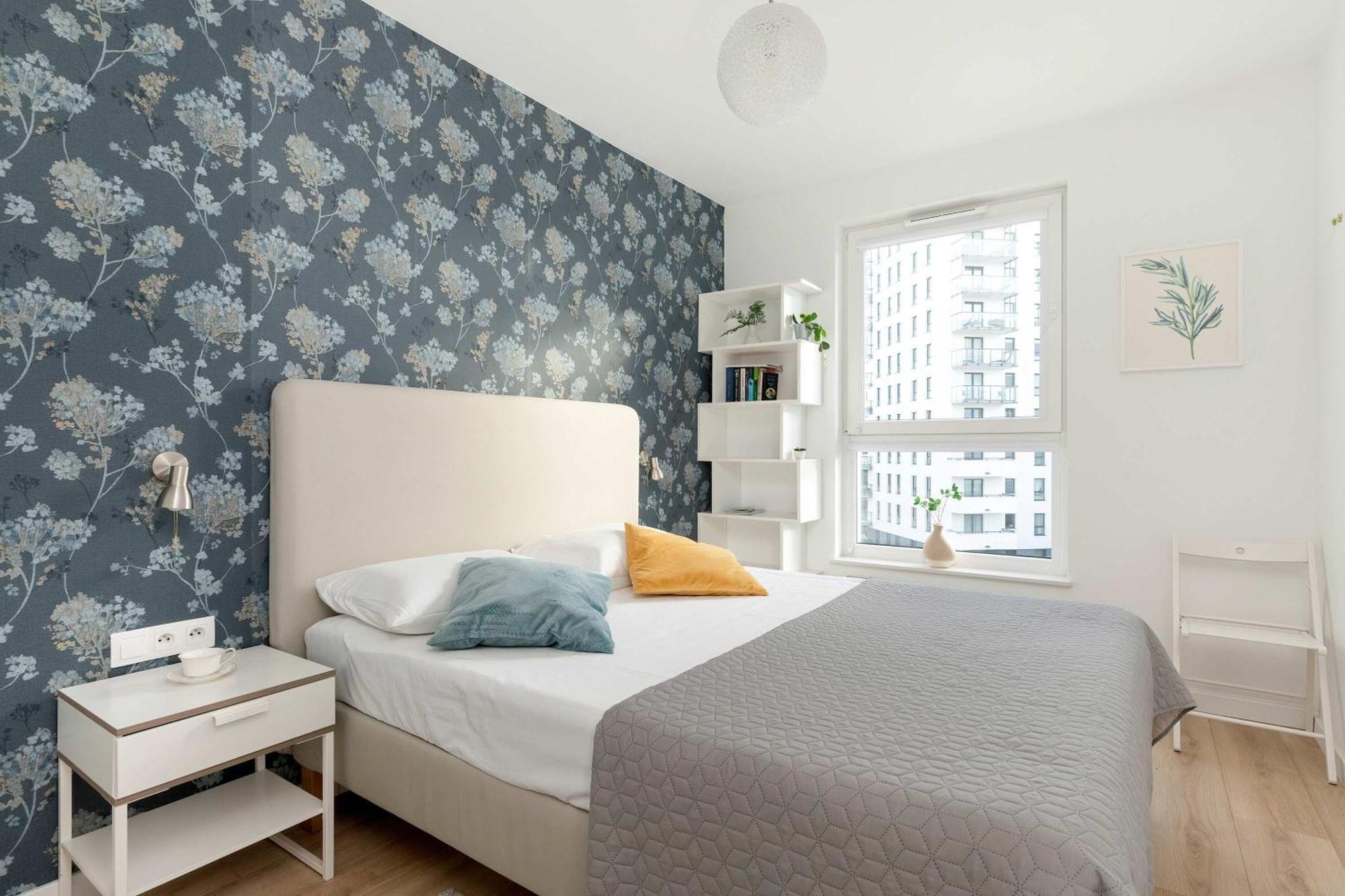 Apartment Bright Obroncow Wybrzeza With Parking By Renters
